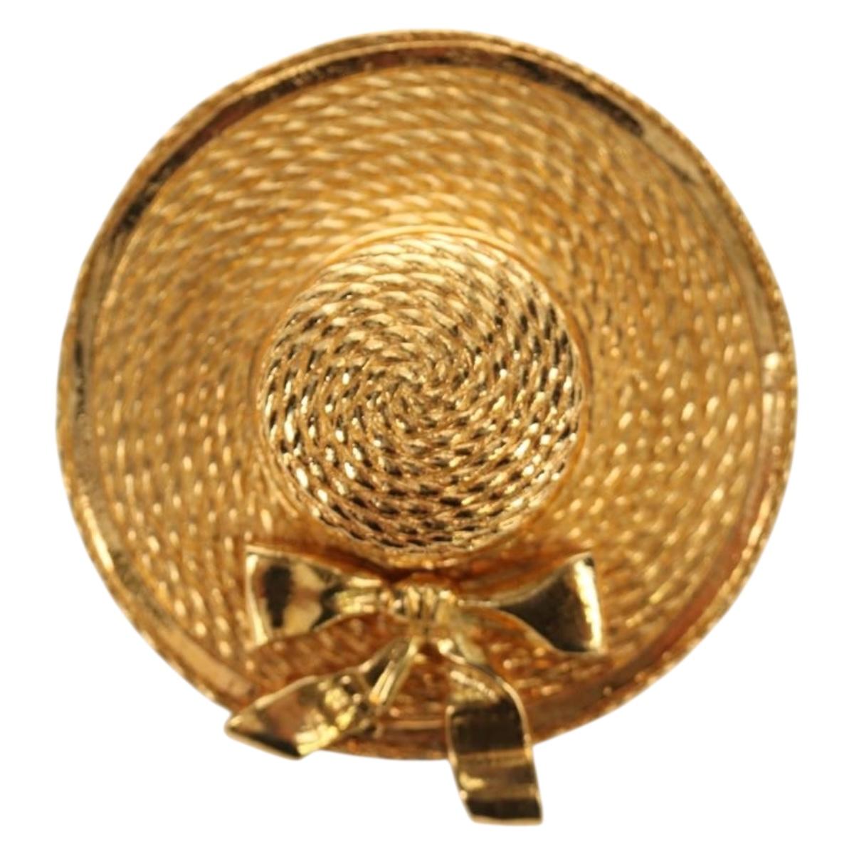 CHANEL Brooch metal Gold CC Auth 190426M image 2